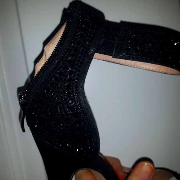 Woman's Stilettos - Picture 4 of 7